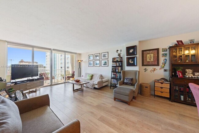 Building Photo - 10350 W Bay Harbor Dr