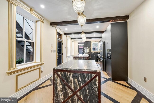 Building Photo - 810 Prince St