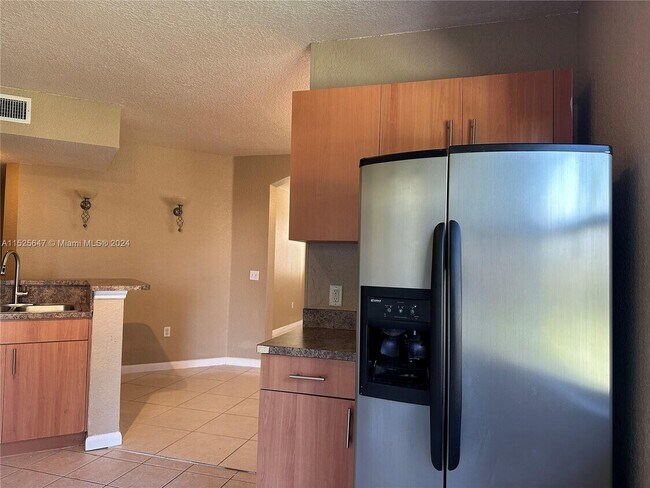 Building Photo - 811 Belmont Ln