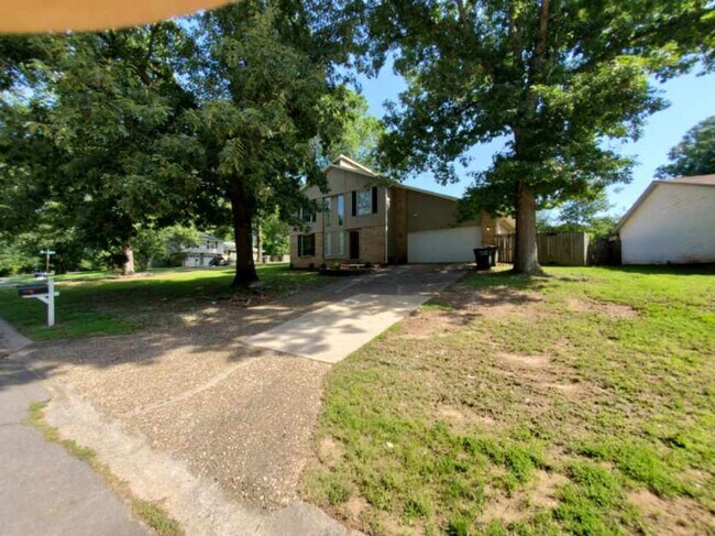 Building Photo - 32 Del Tara Dr