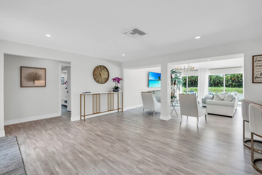Building Photo - 2649 Longboat Dr