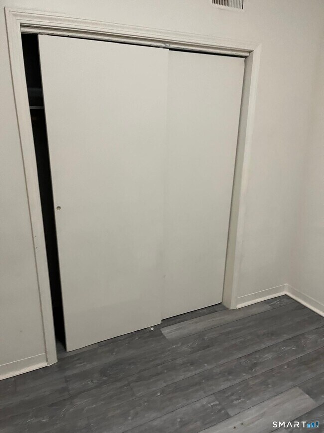 Building Photo - 800 Hallett St