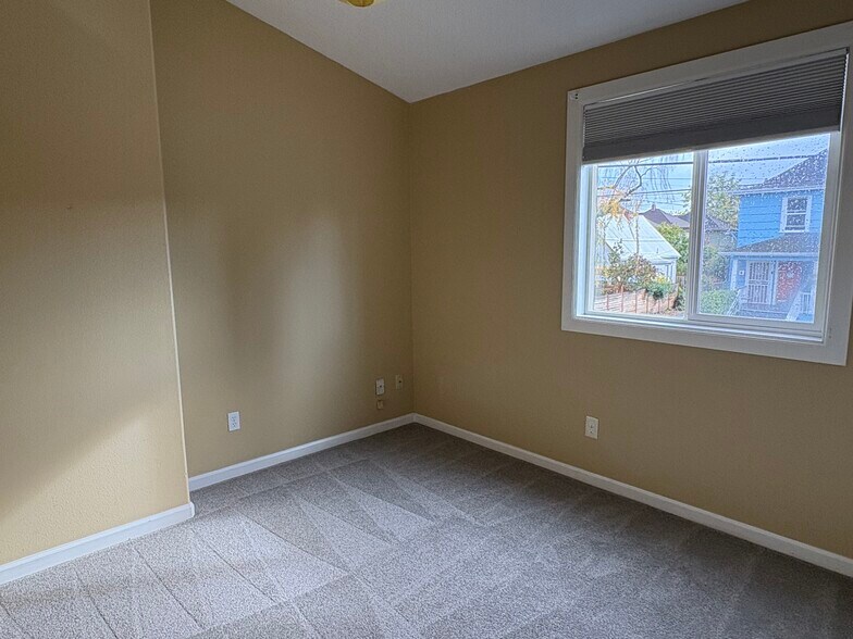 Building Photo - 321 N Mason St