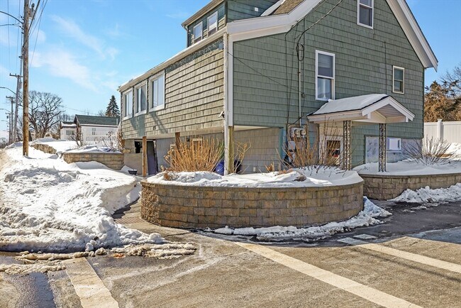 Building Photo - 875 Granite St