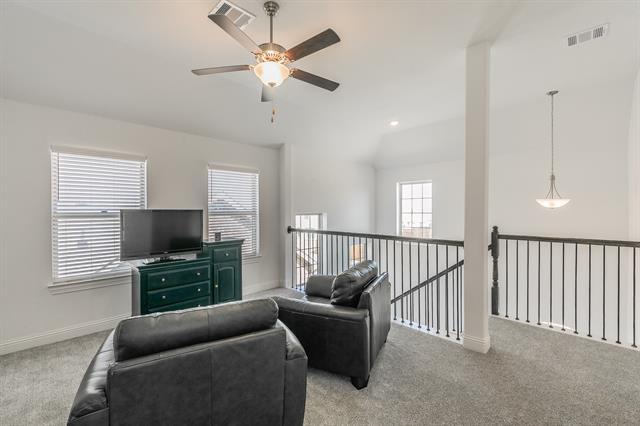 Building Photo - 711 Artesian Dr
