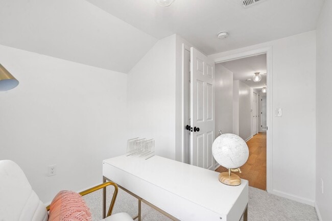 Building Photo - Beautifully Renovated 5 Bed/3 Bath Farmhouse in Upper St. Clair - Available Early June!