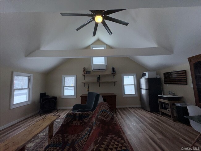 Building Photo - 97 Pine St