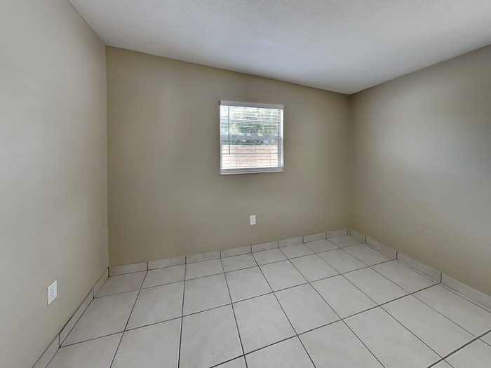 Building Photo - 2514 10th Ave Dr E