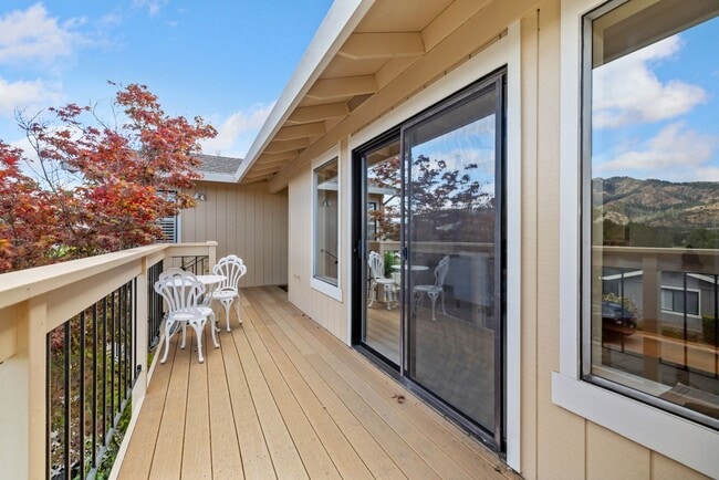 Building Photo - Breathtaking views of Hood Mountain and Su...
