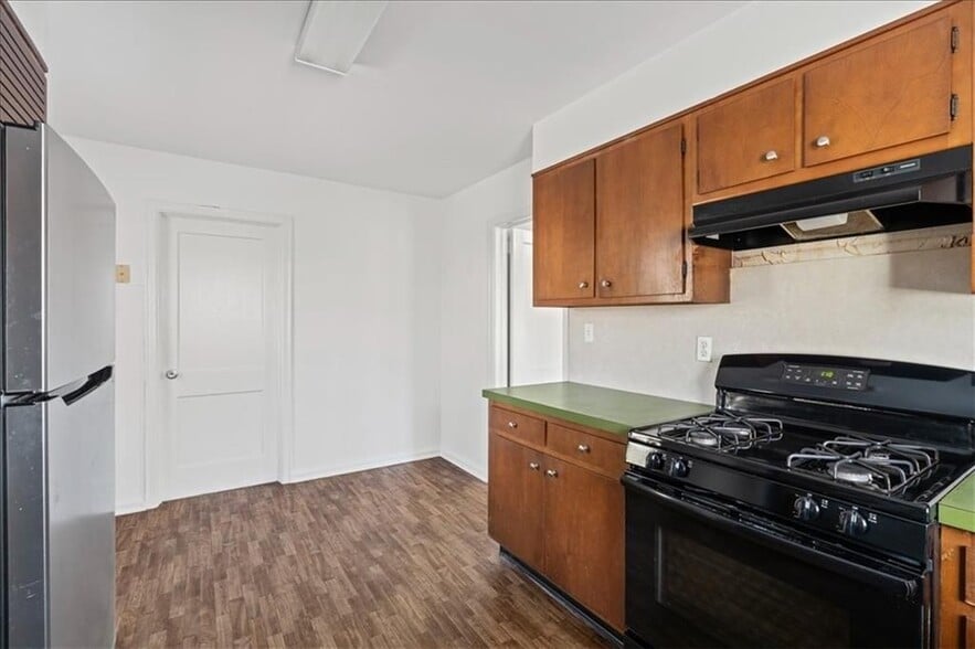 Building Photo - 449 10th St NW