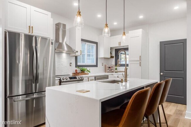 Building Photo - 4 br, 3.5 bath House - 481 Chilcote Ave