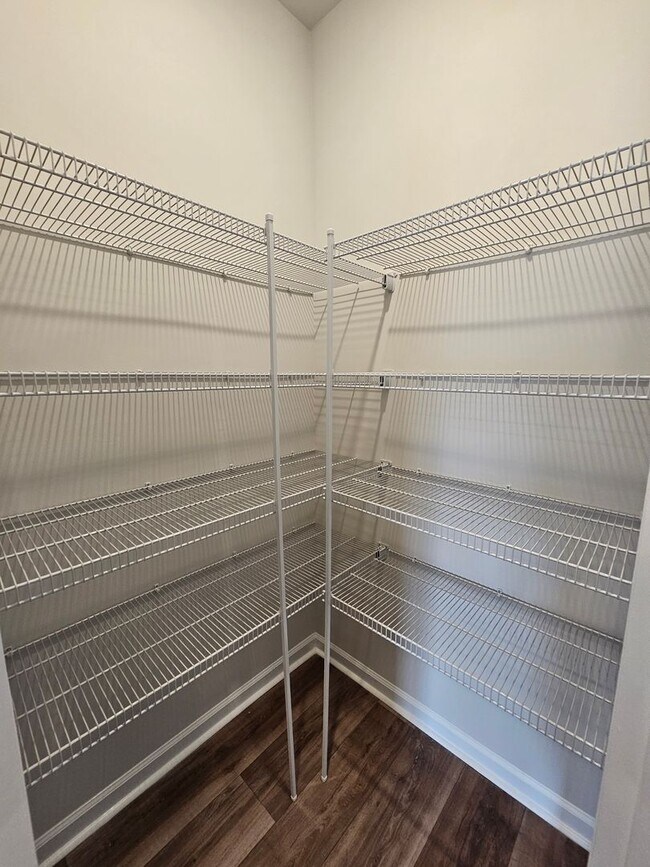 Building Photo - 2096 Northwest Dr