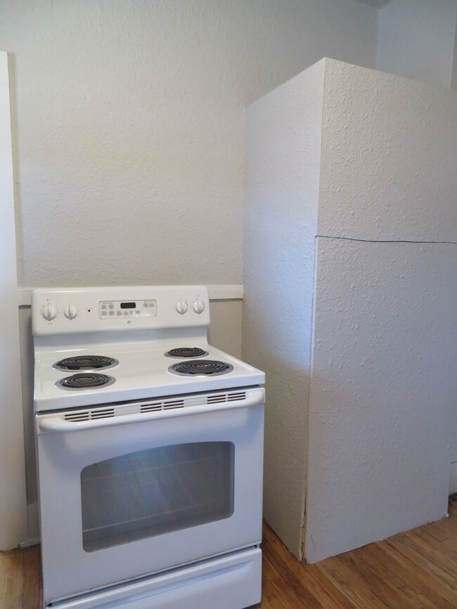 Building Photo - Clean 2 Bedrooms 1 Bath Close to NMSU