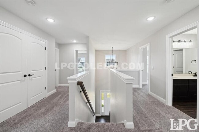 Building Photo - 1038 Stoneleigh Rd