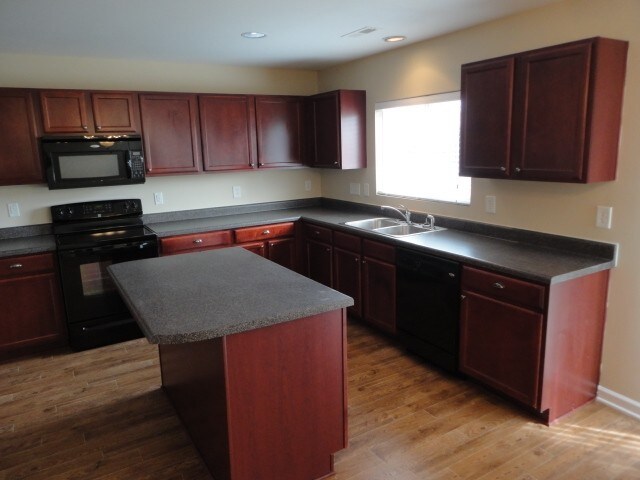 Building Photo - 416 Magna Dr
