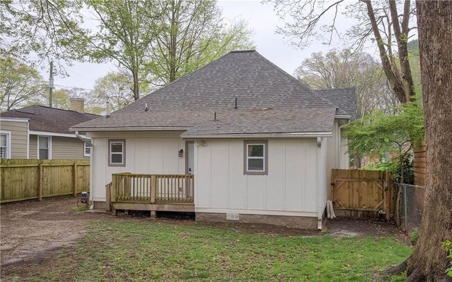 Building Photo - 1130 Larosa Terrace SW