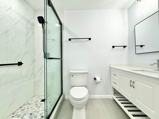 Building Photo - Beautiful 1Bd/1Ba Unit With An Upgraded Ba...