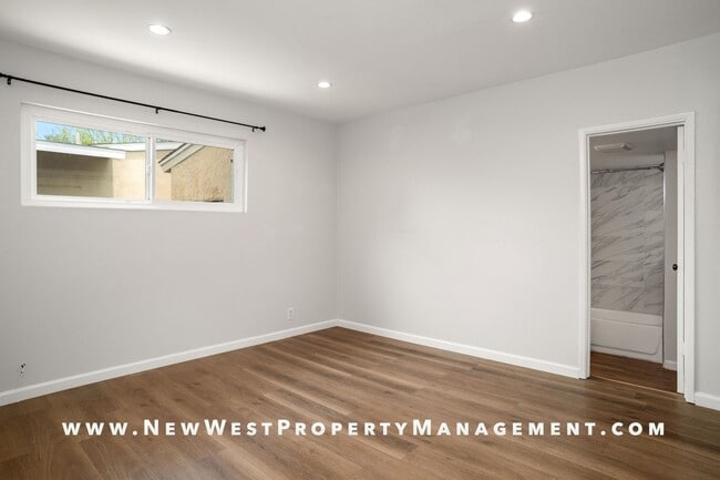 Building Photo - Upgraded Oceanside 3 Bedroom, Available Now! Small Pet OK!