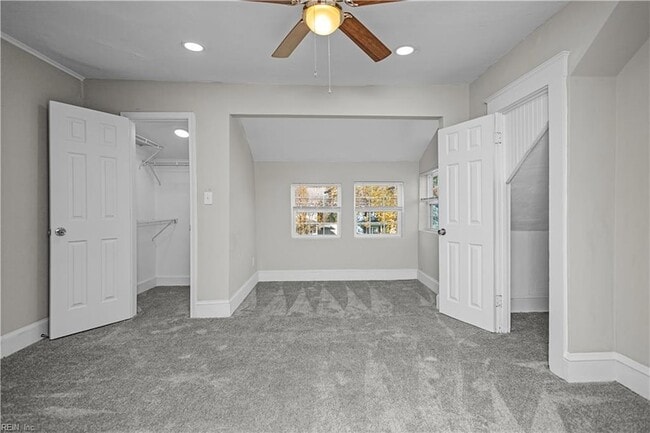 Building Photo - 229 Woodview Ave