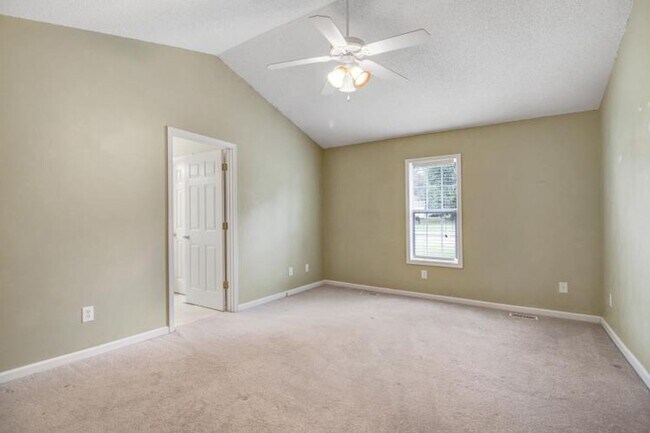 Building Photo - WONDERFUL 3 BR, 2 BA w/ attached garage *D...