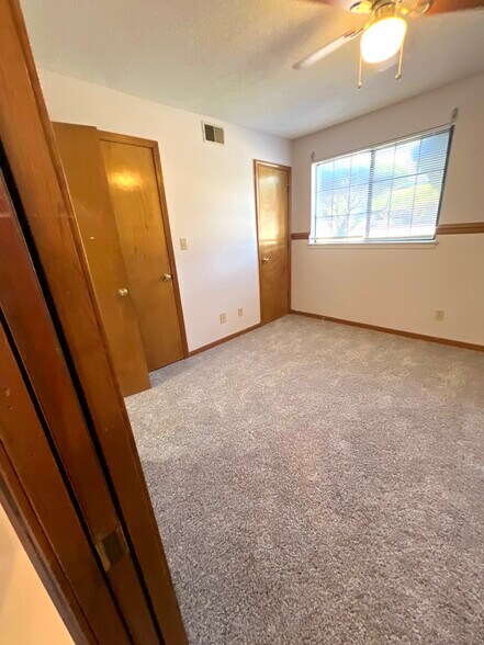 Building Photo - 10207 E 63rd Ter