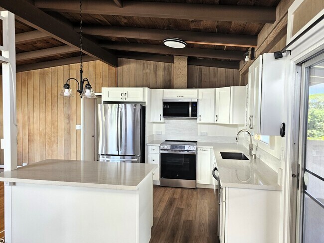 Building Photo - 4 bed, 2.5 bath single family house, Liliha neighborhood.