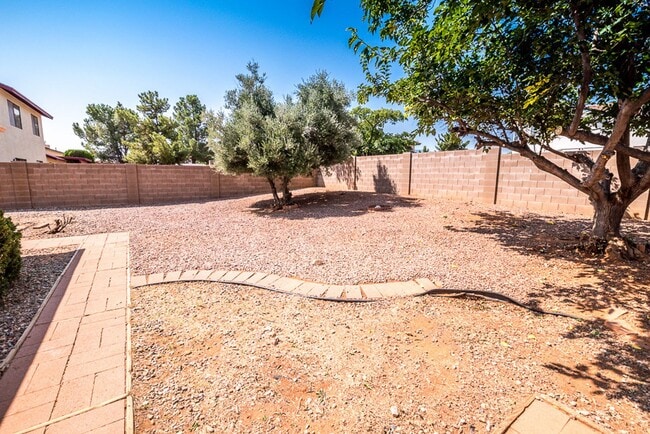Building Photo - Contemporary home with 3 bedrooms, 2 bath, 2 car garage, A/C, Fenced Yard