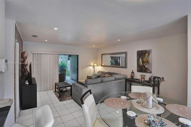 Building Photo - 10540 SW 154th Ct