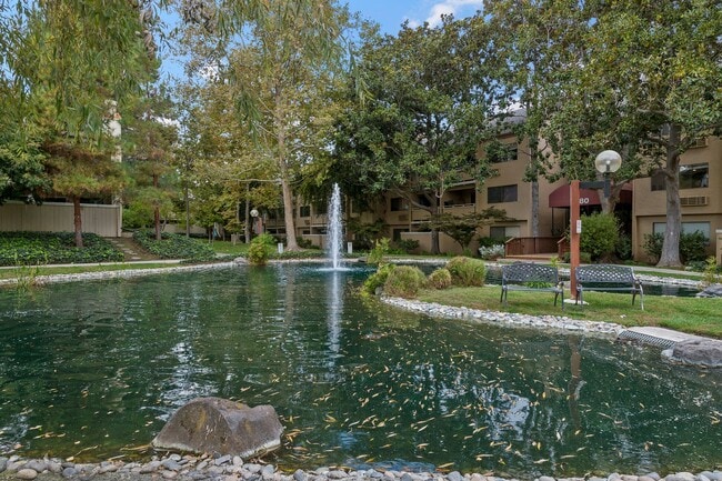 Building Photo - 1 bedroom 1 bath condo in heart of Silicon Valley.