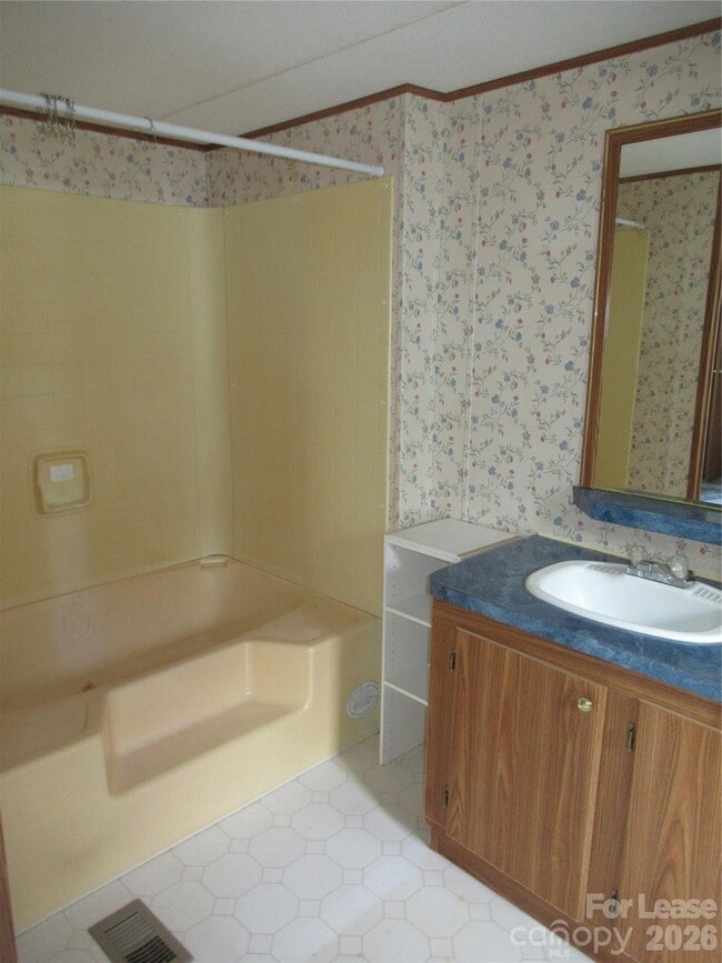 Building Photo - 2400 Skyview Ln