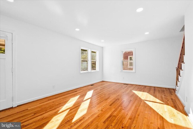 Building Photo - 117 W 14th St