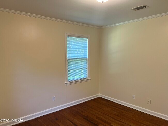 Building Photo - 110 Bragg St