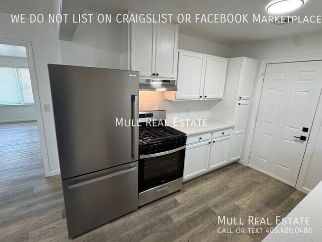 Building Photo - 1801 Oxford Way