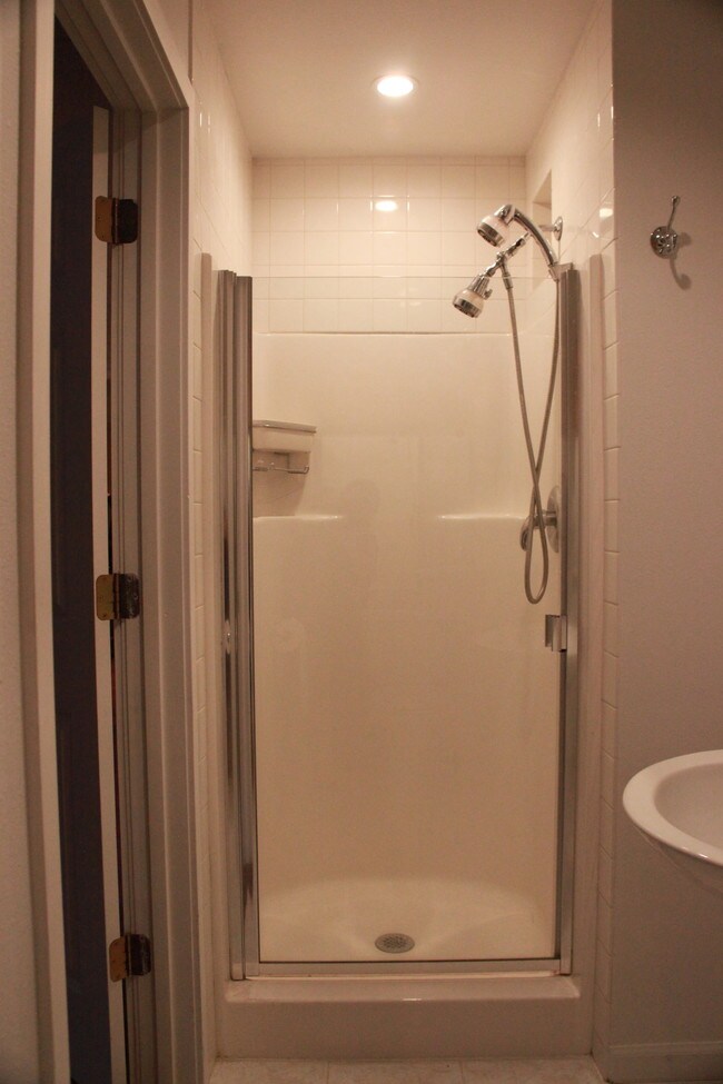 4132 SW Barbur Blvd 4132 SW Barbur Blvd Portland OR 97239 Apartment