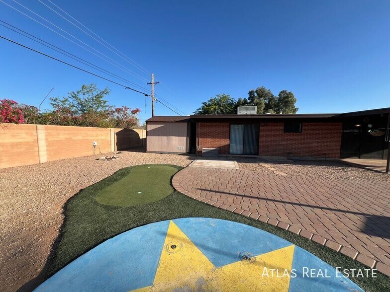 Building Photo - 1002 S Seco Pl