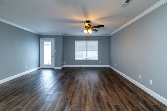 Building Photo - 924 Warrior Hill Dr