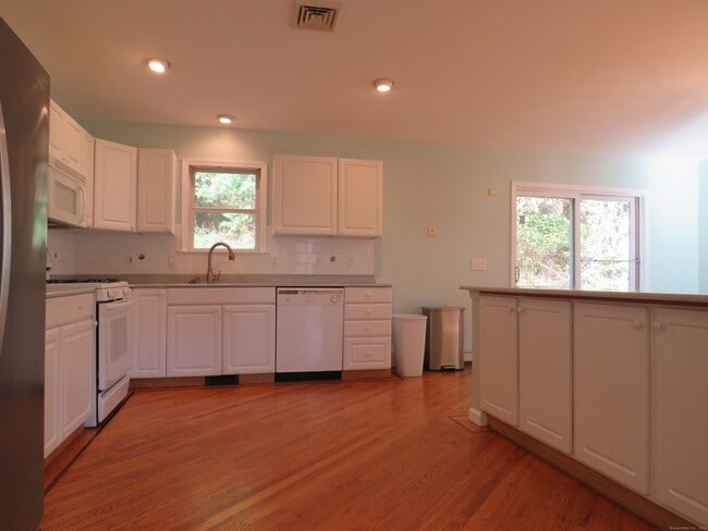 Building Photo - 15 Hayestown Heights