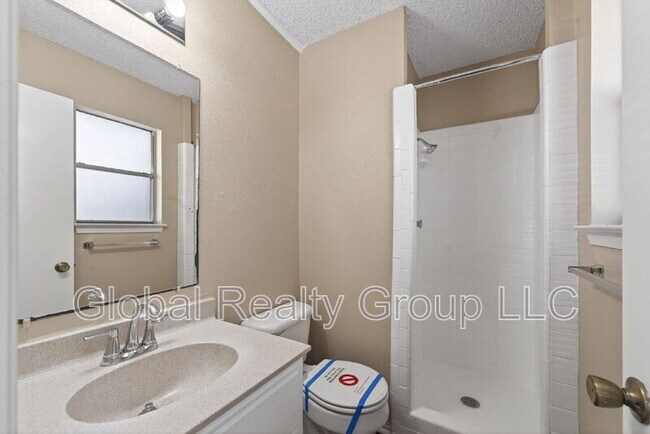 Building Photo - 4834 Sorrento