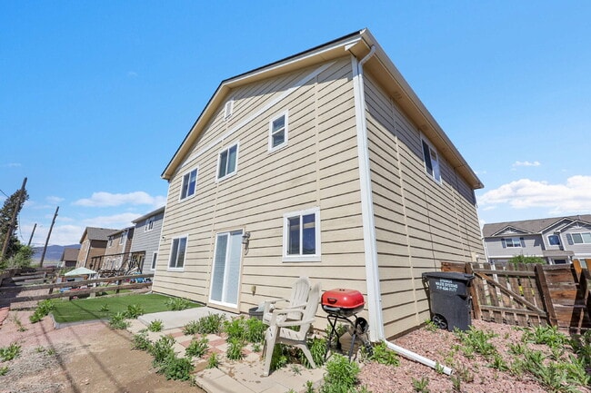 Building Photo - $2,595.00, 3 beds, 2.5 bath, Single Family...