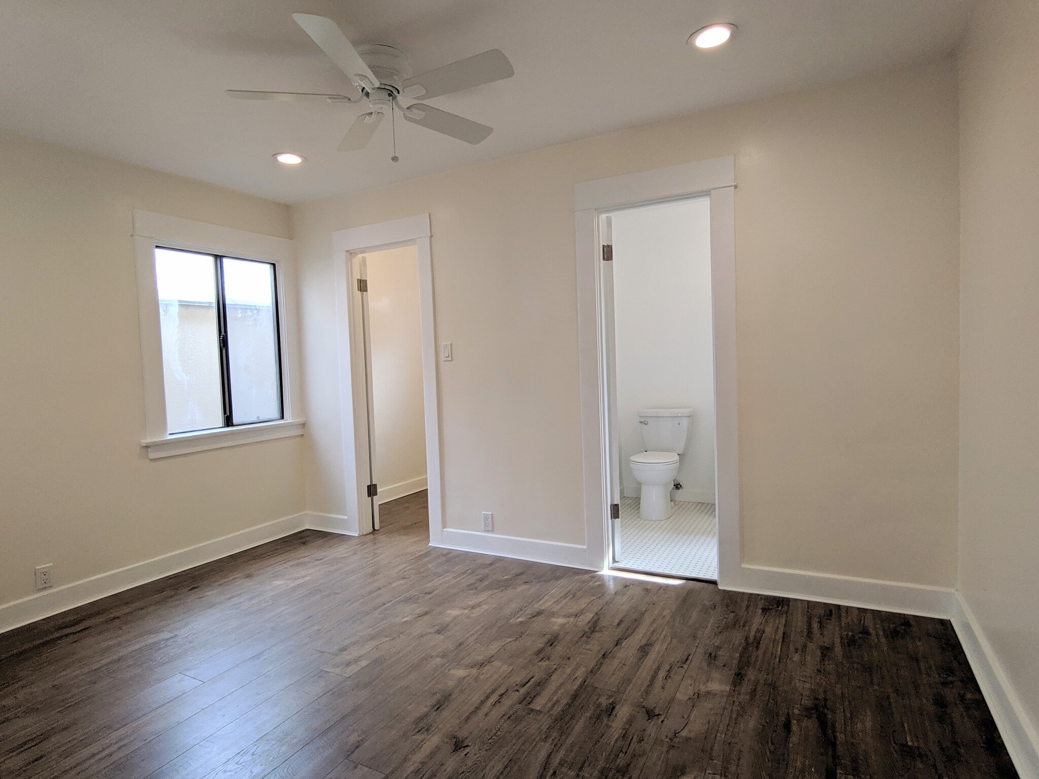 Building Photo - 126 East Avenue 32