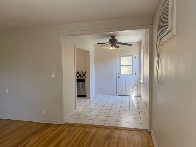 Building Photo - 1313 Douglas St