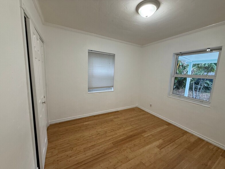 Building Photo - 1413 SW 23rd Ave