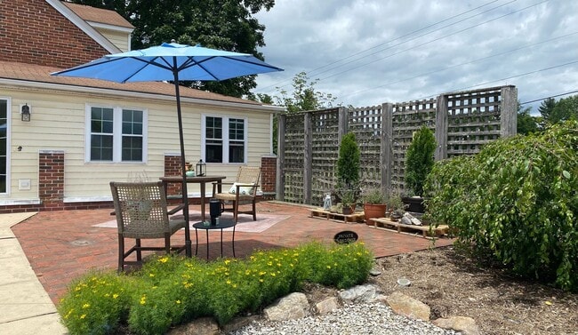 Primary Photo - Avialable July 2026! 4 bedroom 2 bath hous...