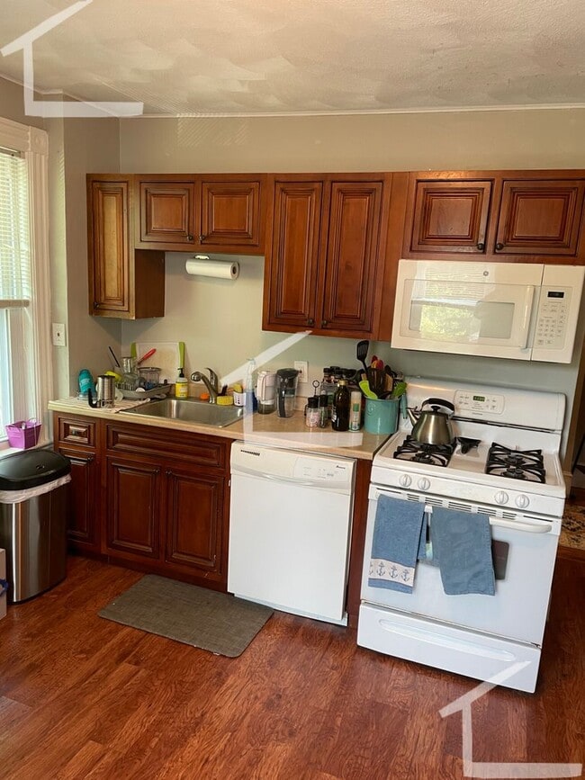 Building Photo - Charming 4-Bedroom Home-No Broker Fee