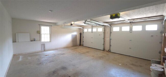 Building Photo - 736 Jamie Way NE