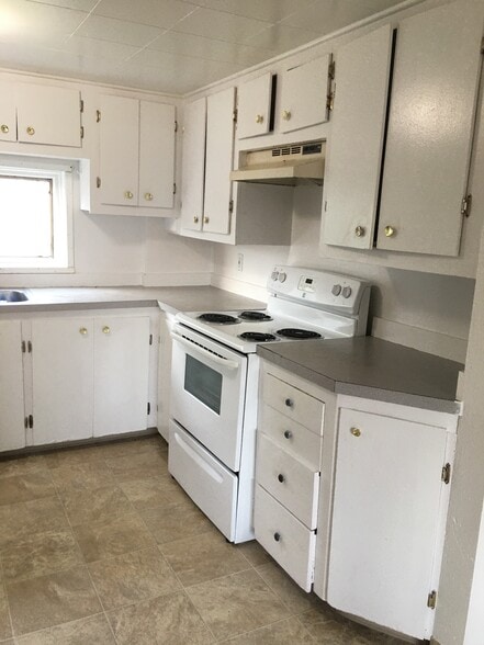 view of kitchen - 4404 Forrest Rd
