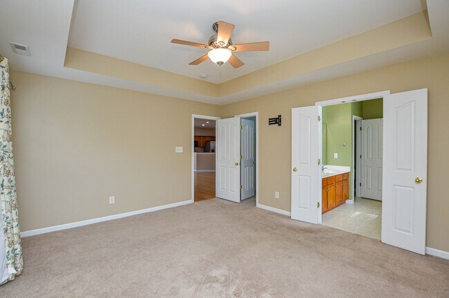 Building Photo - Inviting rancher ready now!