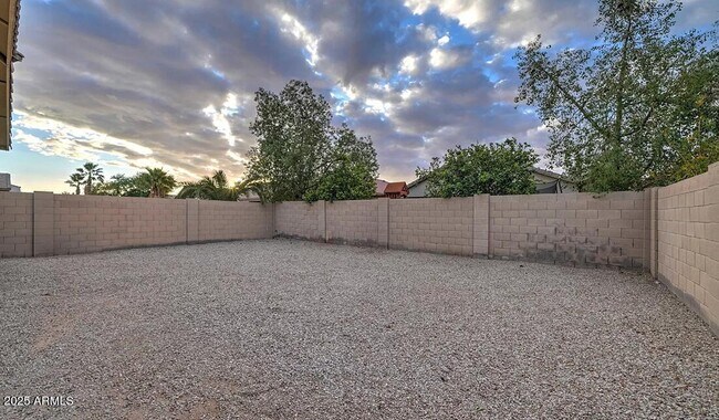 Building Photo - 44811 Paraiso Ln