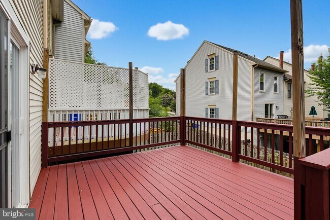 Building Photo - 8867 Willowwood Way