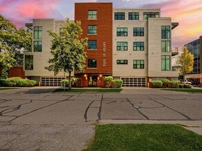 Building Photo - 100 N Center St